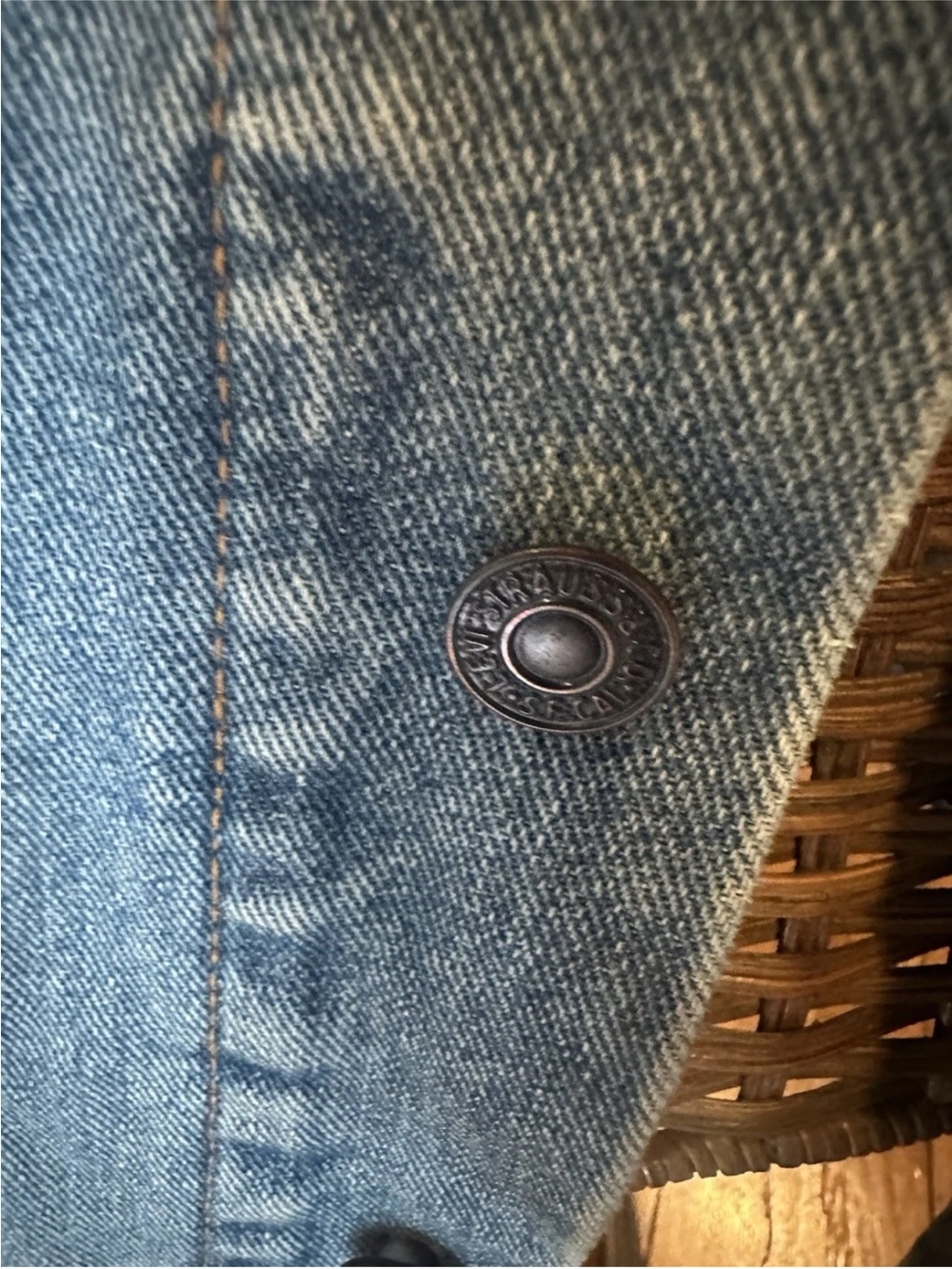 Levi’s Standard Trucker Denim Jacket Medium Wash Button Front Size L 70507 - Picture 3 of 6